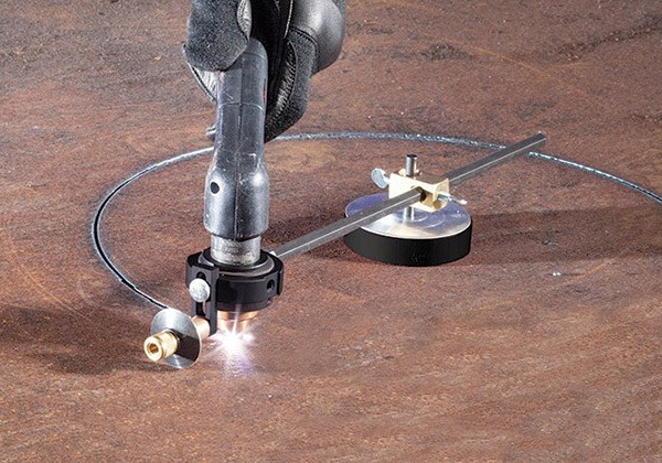 Plasma circle cutting guide